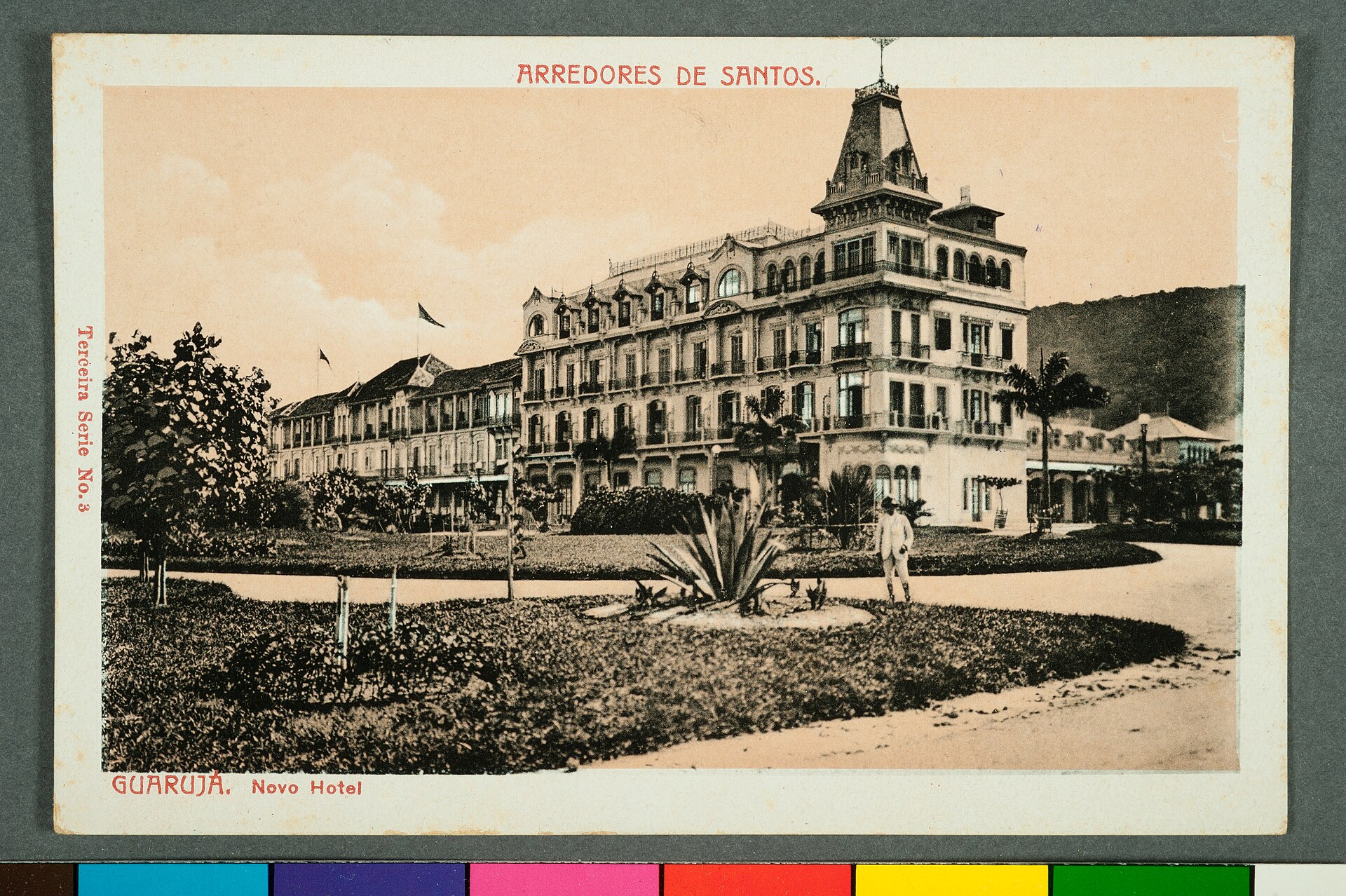 Imagem de referência de Arredores de Santos. Guarujá. Novo Hotel (2), descrito nos dados abertos como item da Coleção Cartões Postais, no Museu Paulista