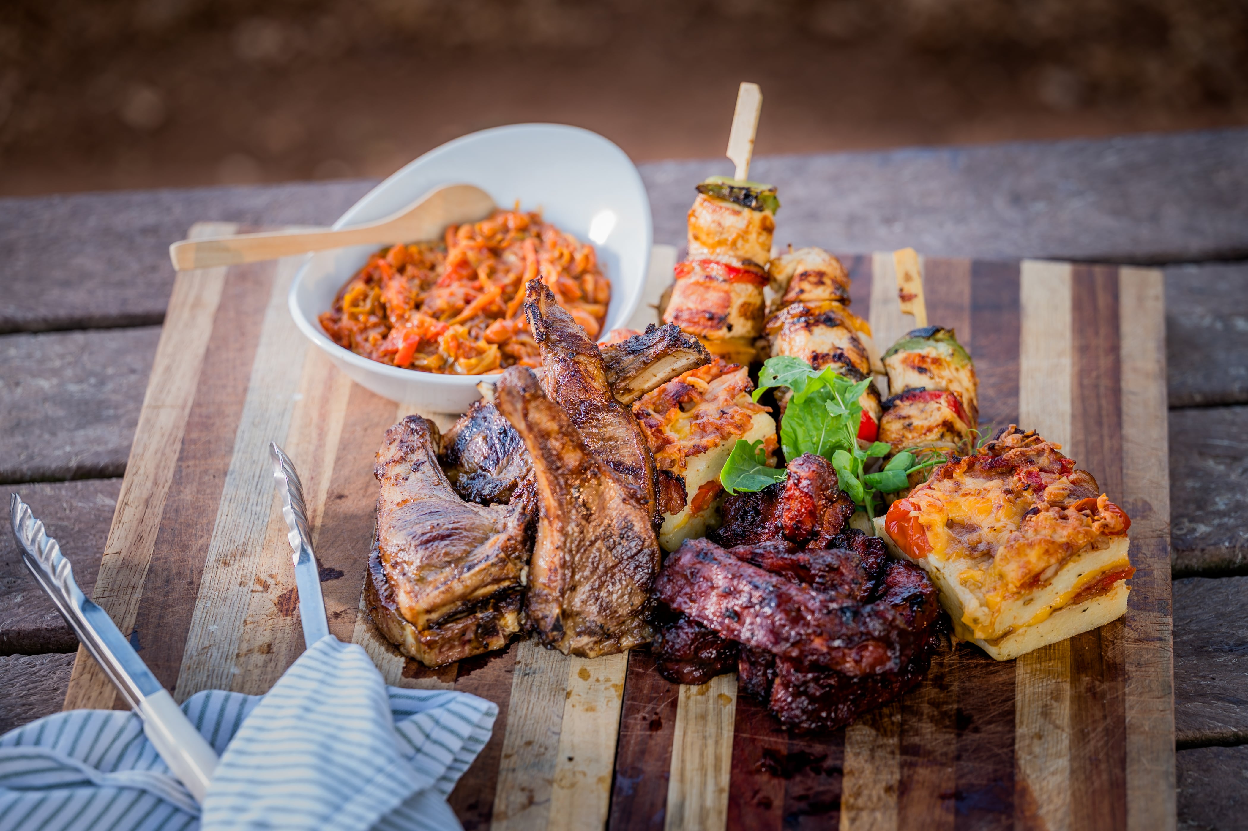 Aproveite costeletas de churrasco suculentas com o seu braai do Dia da Herança