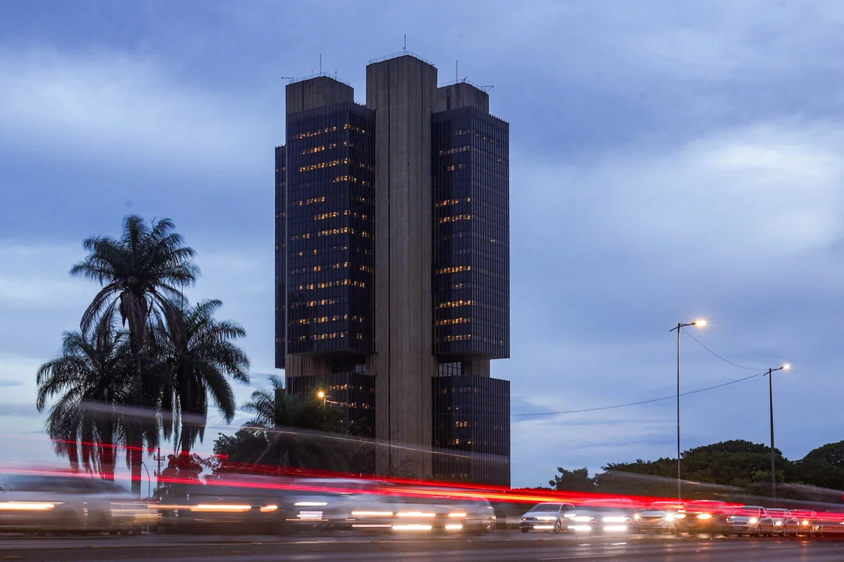 Com déficit de R$ 10 bilhões em agosto, dívida pública chega a 82,9% do PIB