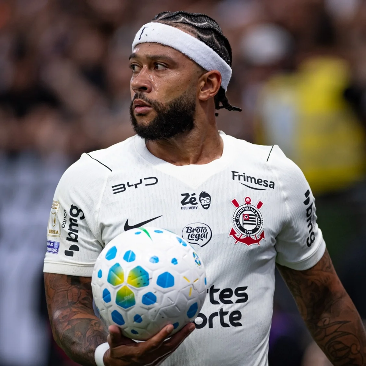 Veja reação da torcida do Corinthians após pênalti perdido por Depay