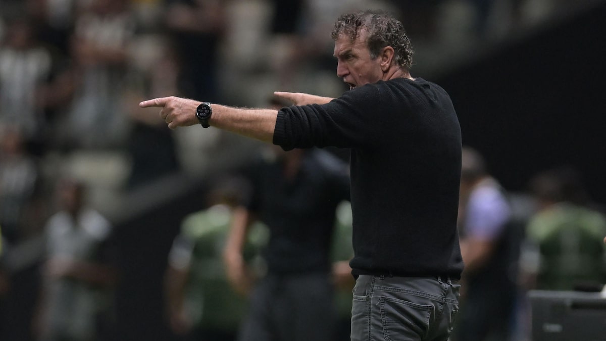 Cuca é ríspido em explicações por queda do Santos e diz que fez o certo: ‘Estava controlado’