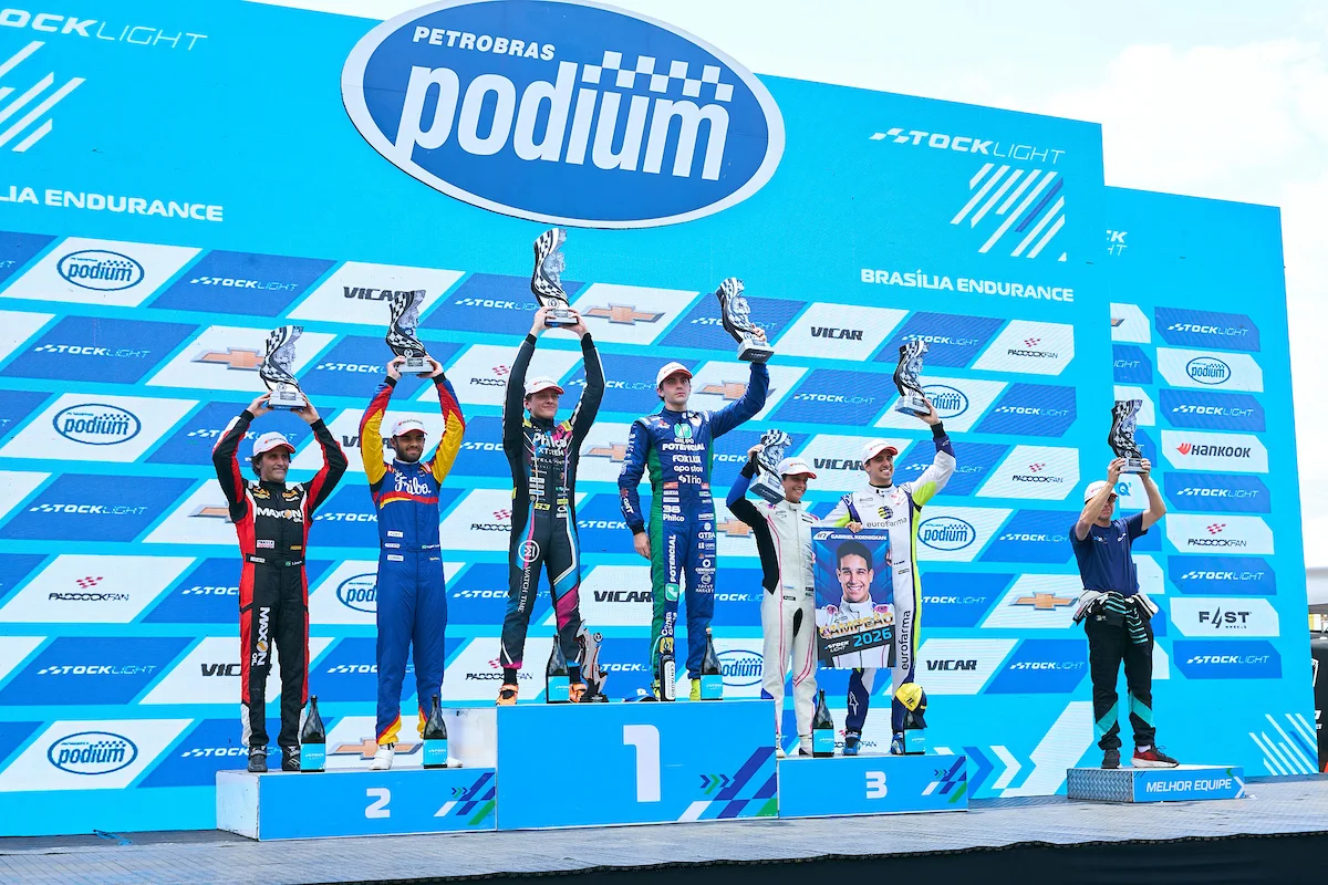 Animado, Camarote Metrópoles curte Stock Car, Fórmula 4 e Turismo Nacional