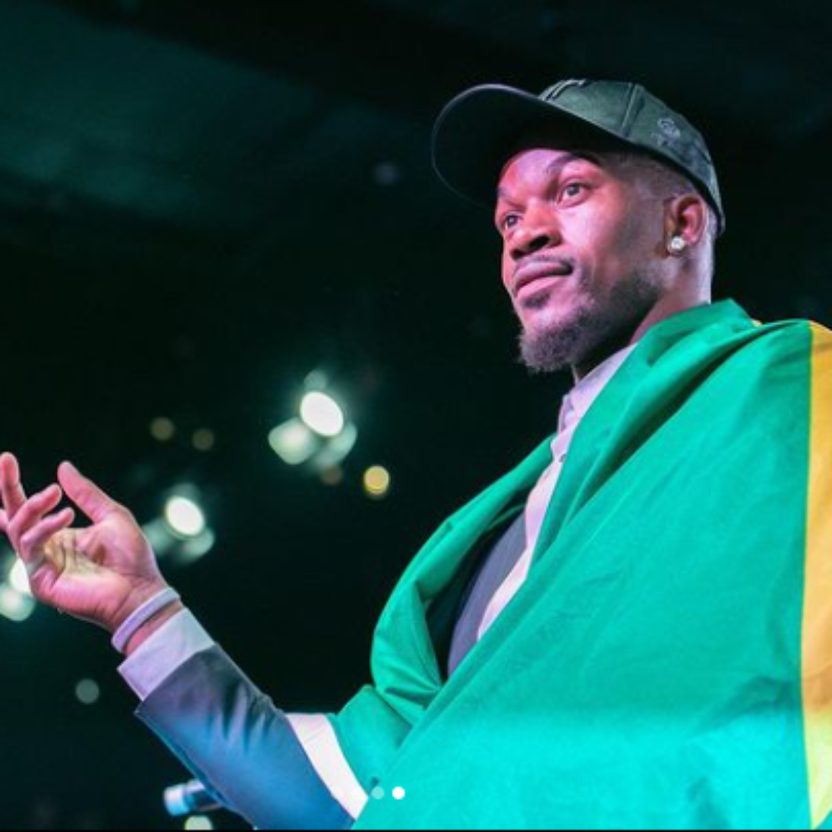 Astro da NBA surpreende e serve prato brasileiríssimo em jantar de aniversário