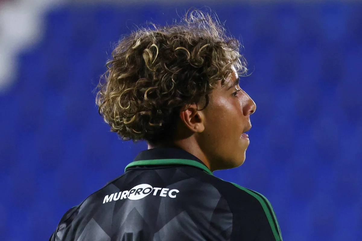 Atacante de 16 anos se torna 3º mais novo a participar de gol na Champions
