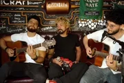 Um mês antes de falecer, o vocalista se apresentou pela última vez com a banda Red Velvet