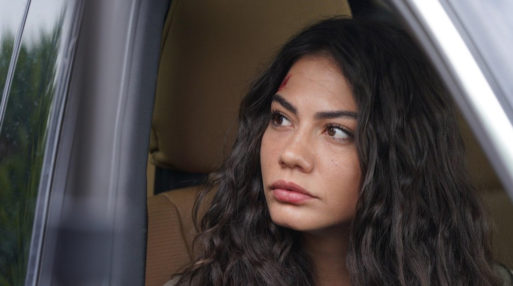 Farah é interpretada pela atriz Demet Özdemir — Foto: Divulgação/IMDb