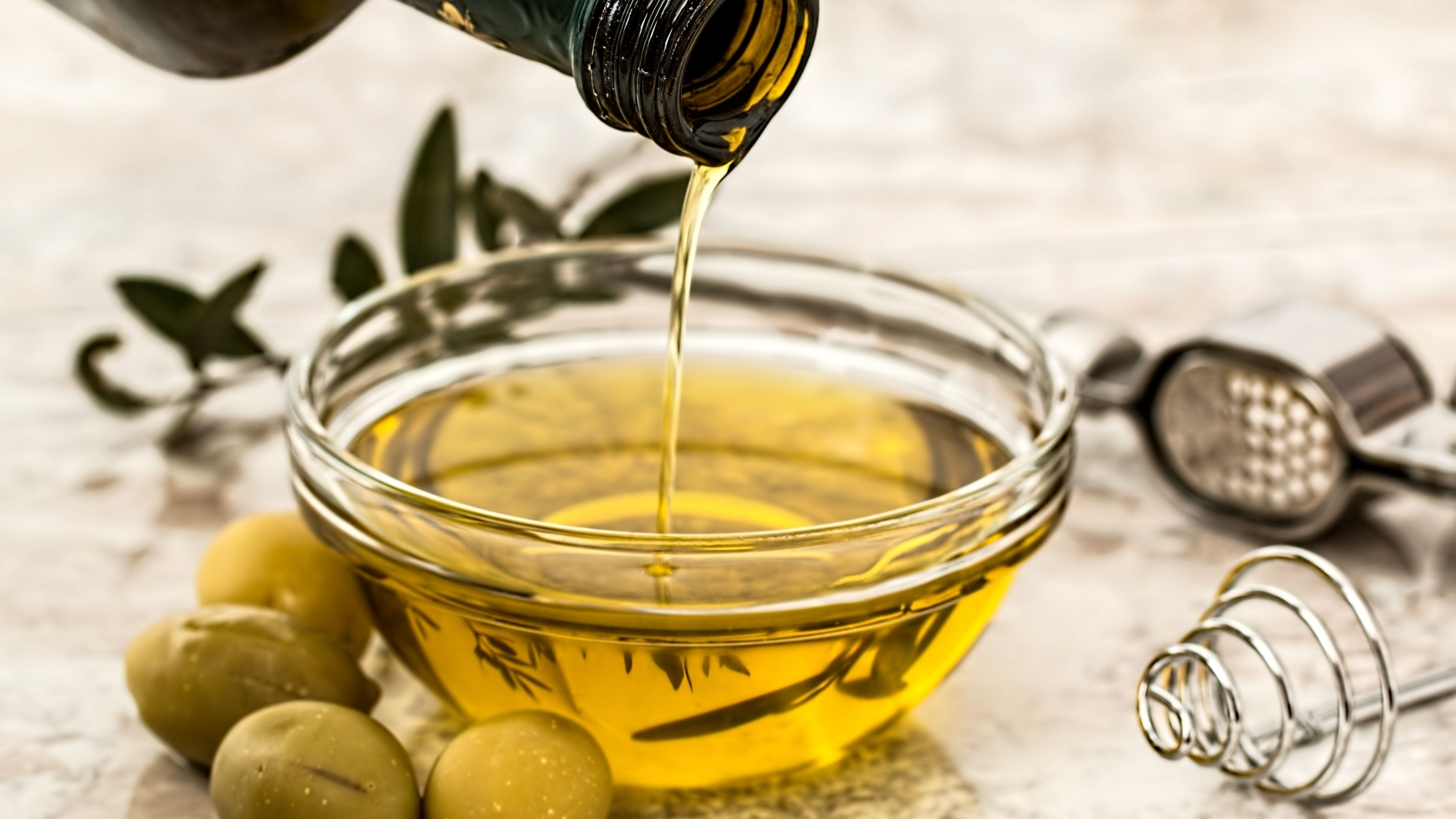 Azeite extravirgem ajuda na redução do risco de infarto e controla o peso, apontam estudos