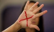Pai é preso após menino de 8 anos ver mãe ser esfaqueada e acionar a PM - imagem 2