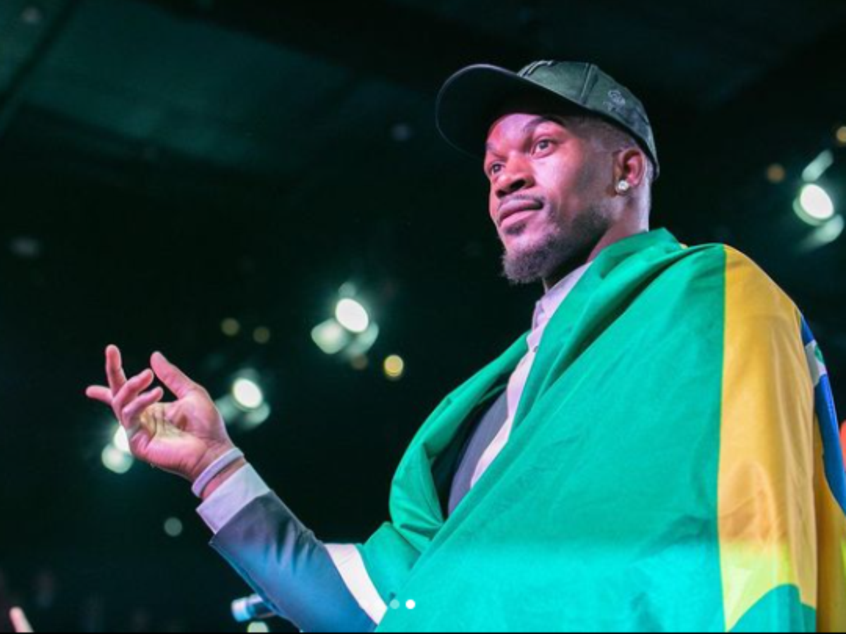 Astro da NBA surpreende e serve prato brasileiríssimo em jantar de aniversário