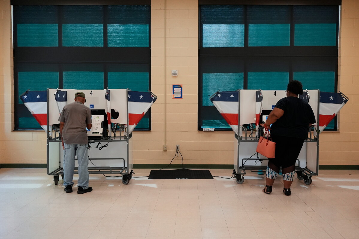 Com memes de IA, Trump promove uma versão mítica de si mesmo enquanto os desafios se acumulam antes das eleições intermediárias