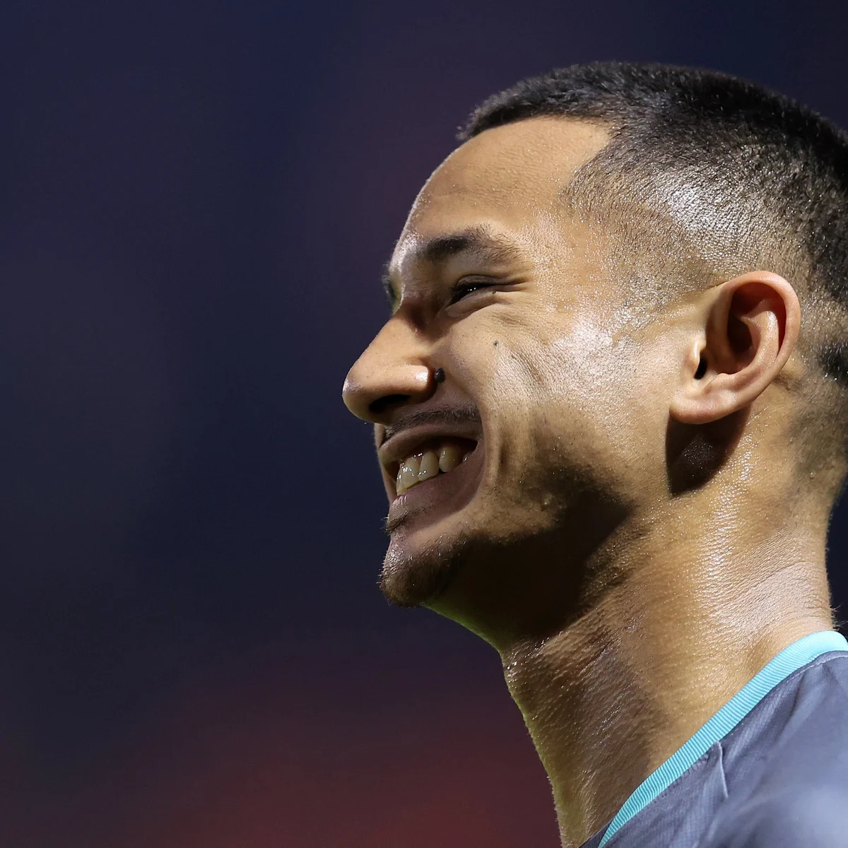 Jogador mais rico do mundo está livre no mercado; veja fortuna
