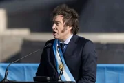 Milei demite 12 funcionários e põe militares na residência presidencial