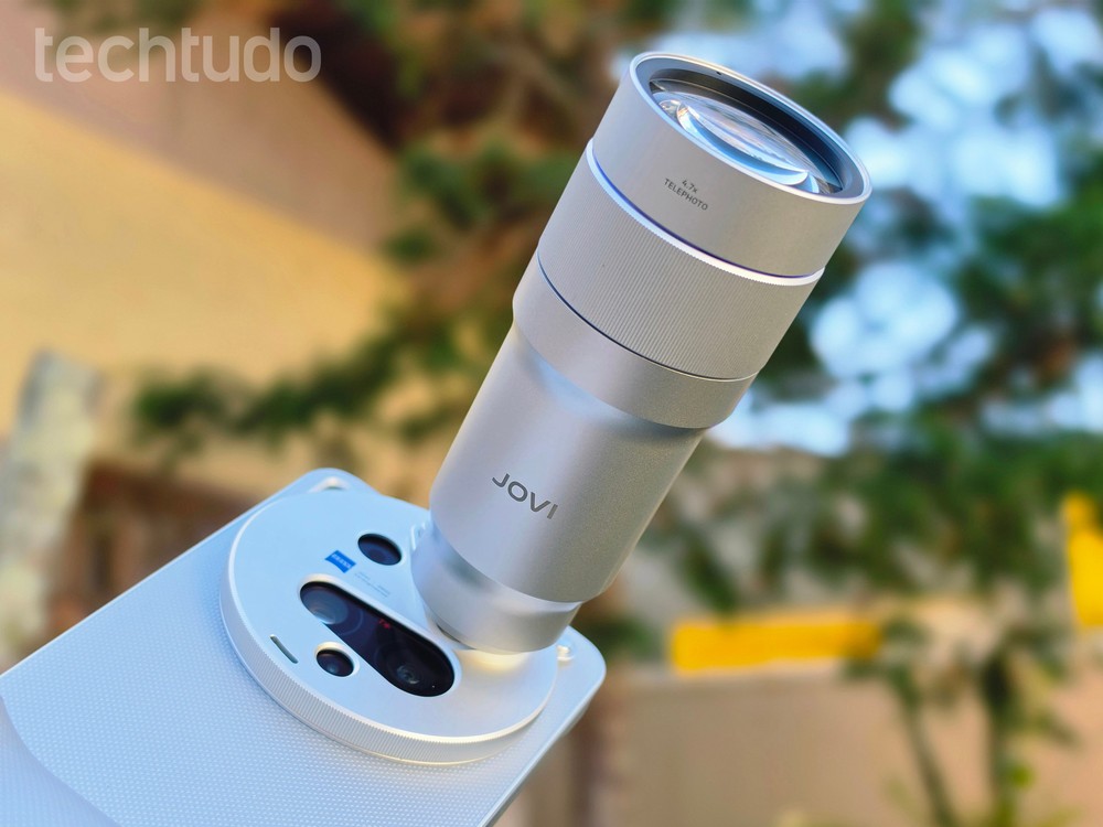 JOVI X300 Ultra chega ao Brasil com lentes acopláveis que ampliam o alcance do zoom e potencializam a capacidade fotográfica do celular — Foto: Ana Loubak/TechTudo