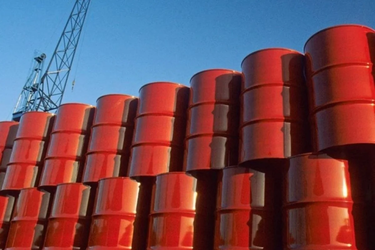 Imagem da matéria: Petróleo volta a romper a casa dos US$ 100 após China suspender exportação