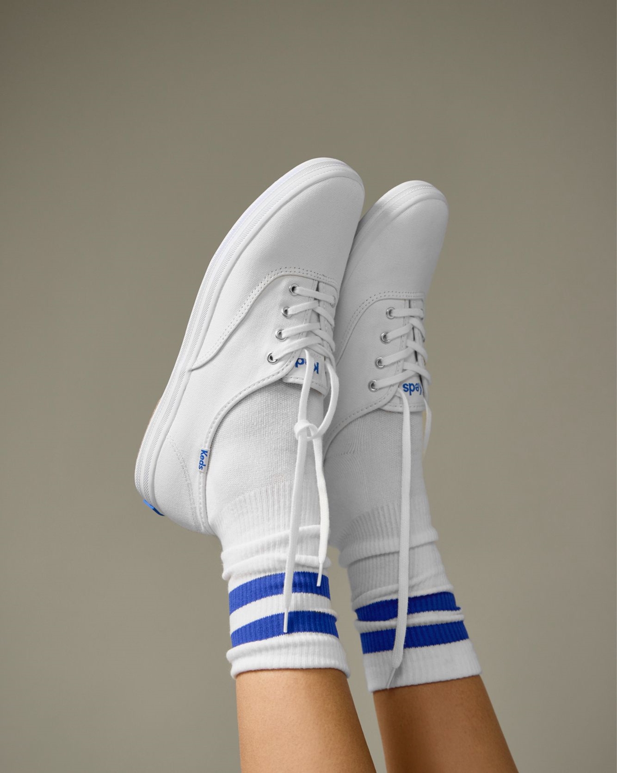 A Keds foi lançada em 1916, nos Estados Unidos, pela U.S. Rubber Company