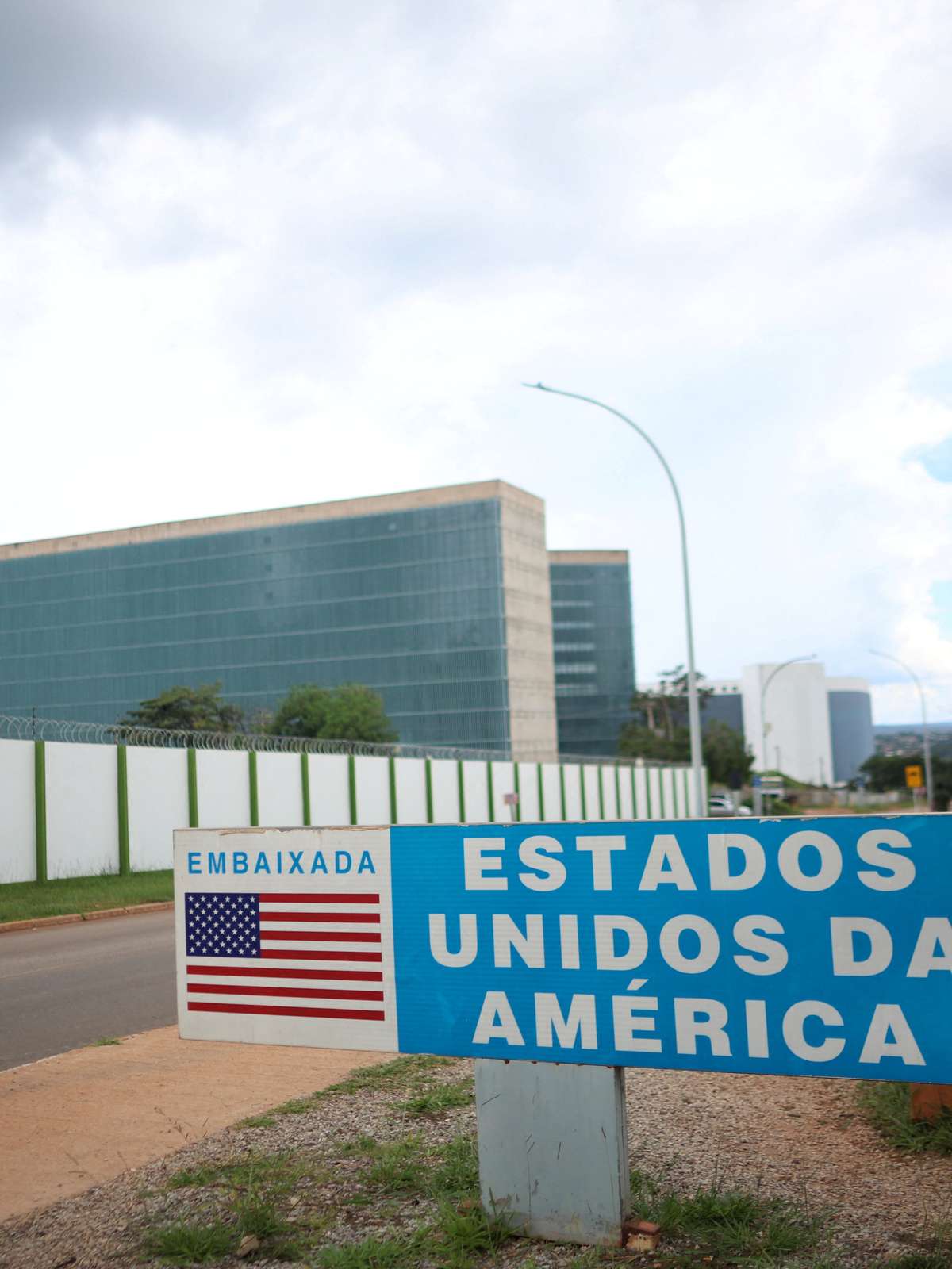 EUA e Austrália fecham embaixadas no Brasil por motivos de segurança
