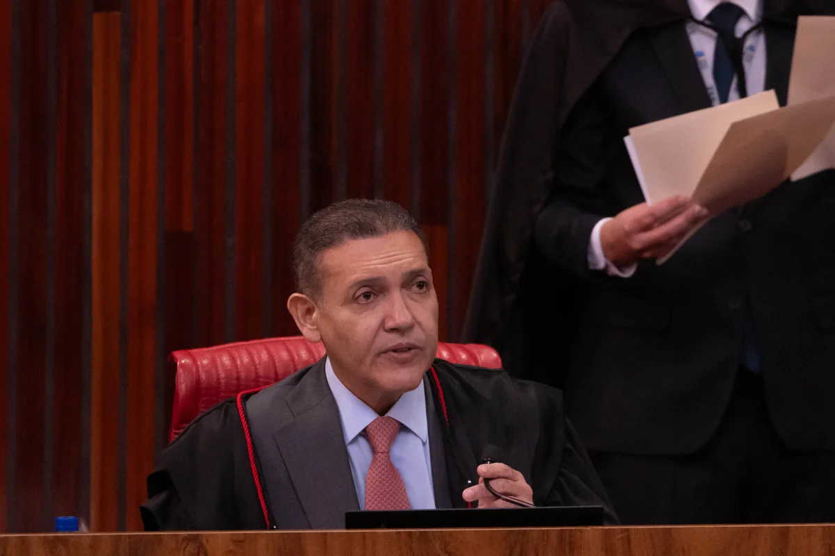 Ministro Kassio Nunes durante sessão no Tribunal Superior Eleitoral TSE Metropoles 4