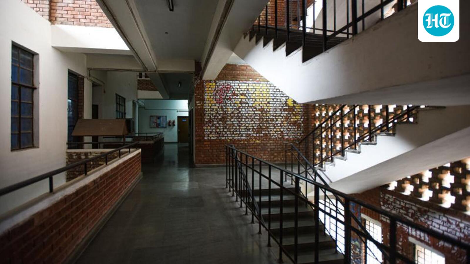 Painel de professores da JNU busca a revogação do título de 'Professor Emérito' concedido a um professor