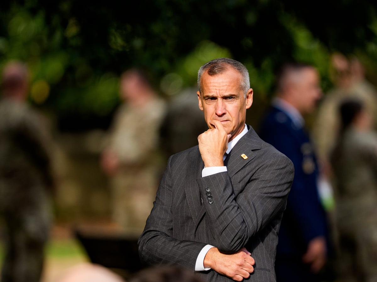 Departamento de Justiça abre investigação criminal contra Corey Lewandowski