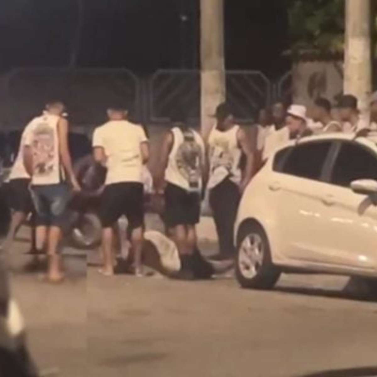 Advogado é espancado após se recusar a tirar camisa de torcida do Vasco
