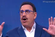 Ratinho se defende e tenta provar relação de Chico Buarque com Lei Rouanet