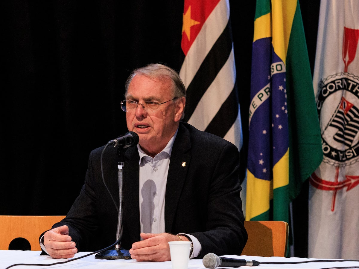 Stabile justifica salários atrasados no Corinthians e nega problemas com elenco