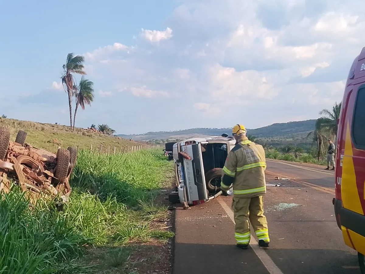 Casal de idosos morre em acidente entre duas caminhonetes em Goiás