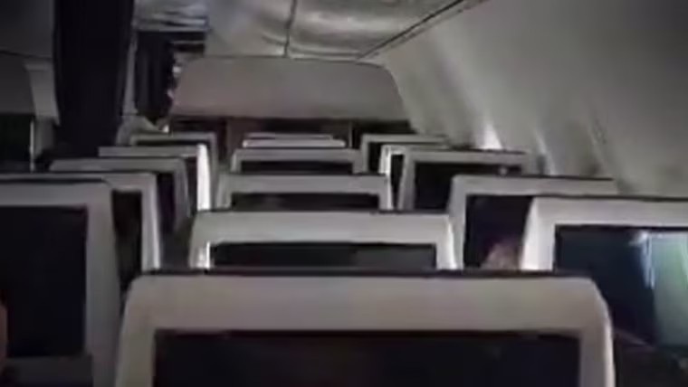 O copiloto da FlyDubai pretendia fazer o avião colidir com o aeroporto de Tel Aviv, diz promotor dos EAU