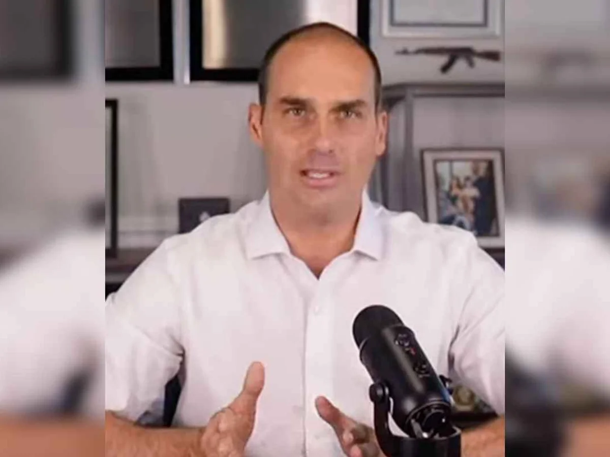 Eduardo ironiza suposta fuga de Flávio do Brasil: "Musk mandou foguete"