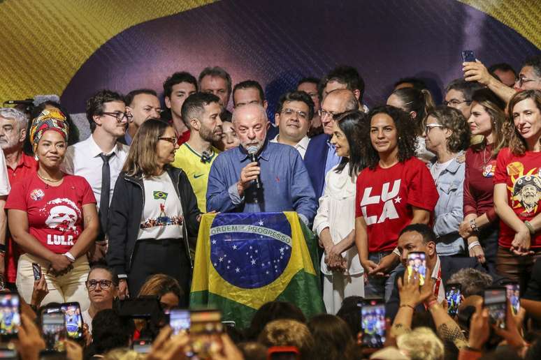Lula 2022 e 2026: Quem esteve ao lado do presidente em discursos da vitória