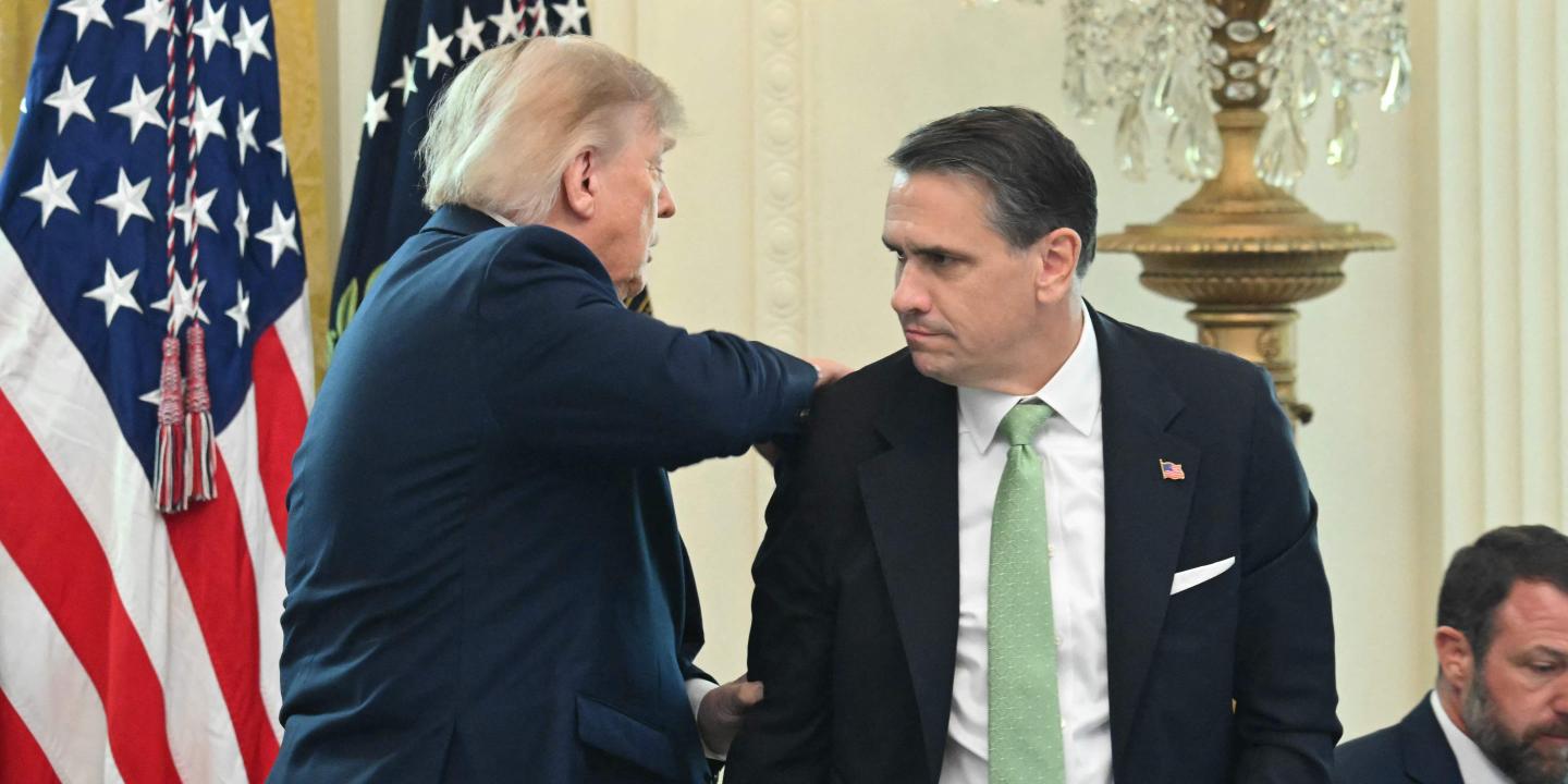 Democratas pedem procurador especial para investigar os laços de Trump com Epstein