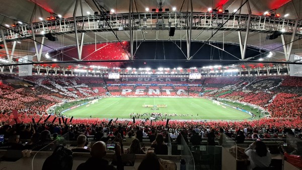 'Em busca do penta': veja mosaico feito pela torcida do Flamengo antes de jogo decisivo contra Estudiantes