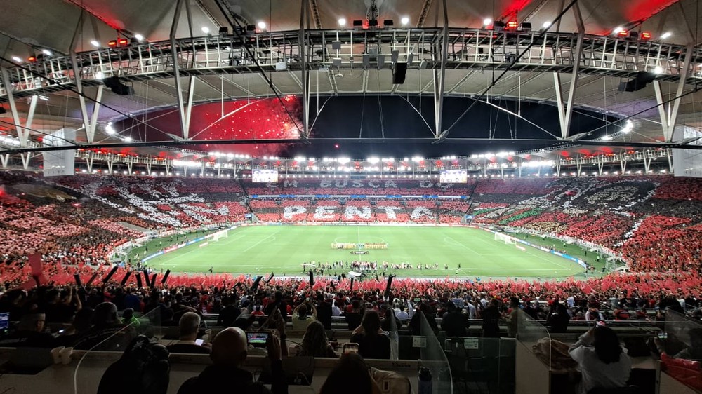 Mosaico da torcida do Flamengo antes de jogo contra Estudiantes — Foto: Davi Ferreira