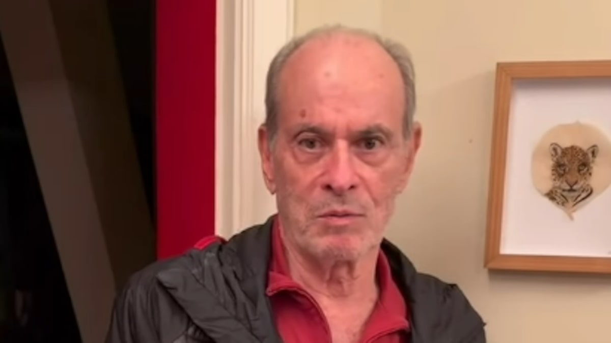 Ney Matogrosso anuncia pausa nos shows após cirurgia: ‘Não é nada grave’; veja vídeo