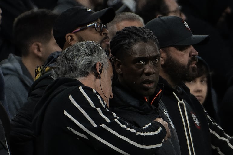 'VAR salva Seedorf': estreia do holandês no Corinthians repercute em jornal espanhol