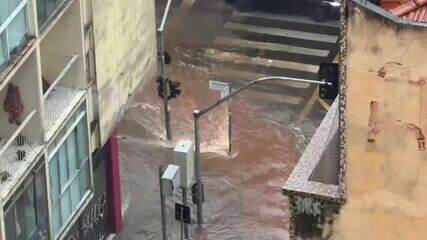 Chove forte na região central, entre república e Consolação