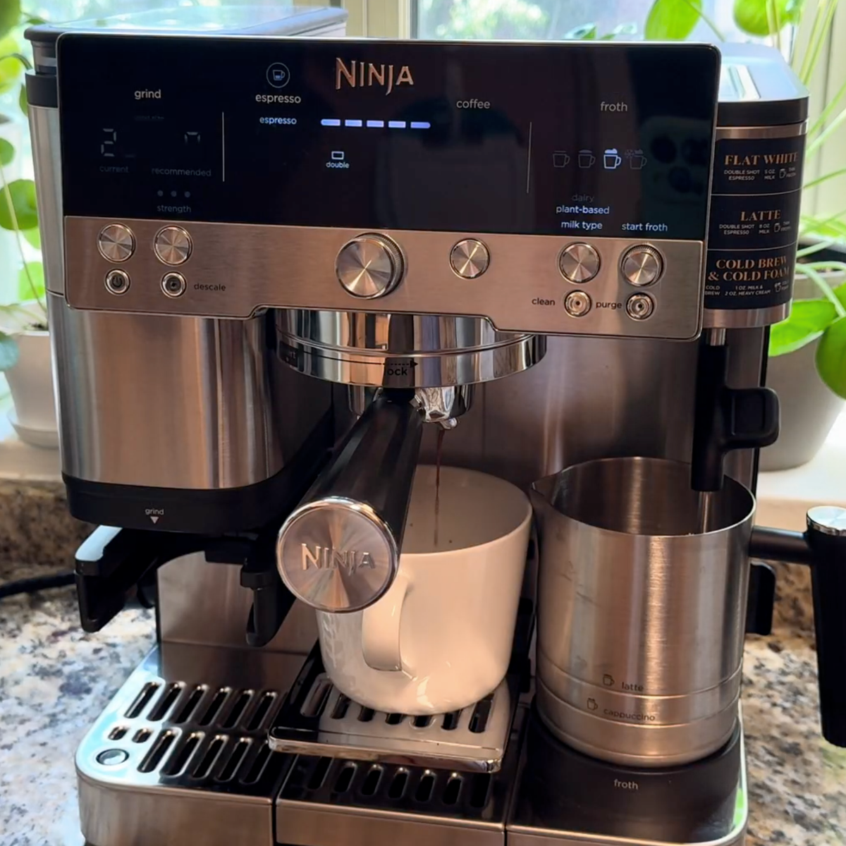 Nossa cafeteira favorita da Ninja acabou de ter um corte de preço