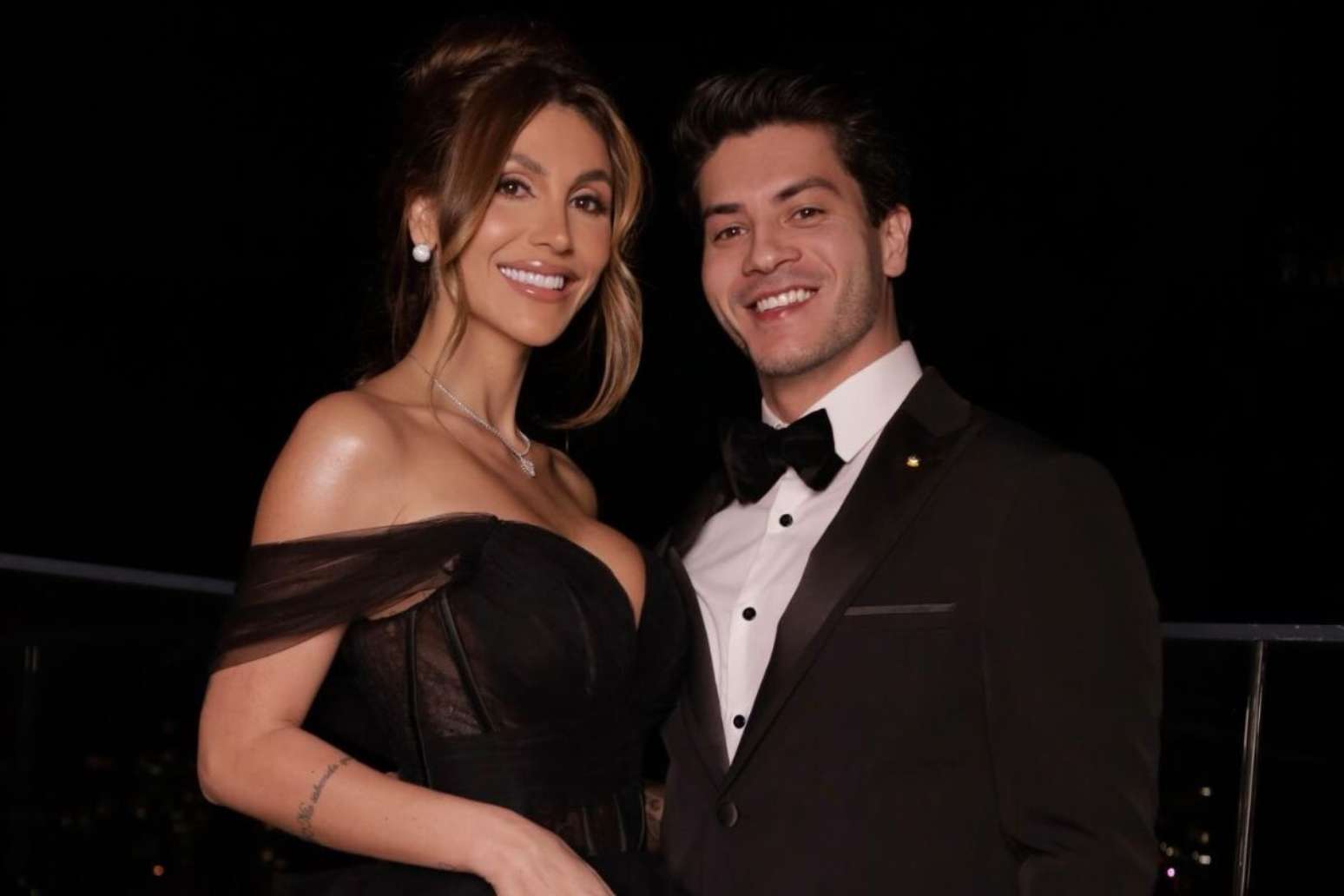 Jheny Santucci posa com o ex-marido, Arthur Aguiar