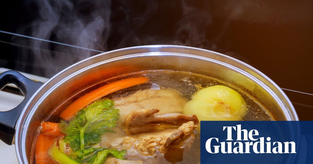O segredo para um caldo de frango sem nuvens