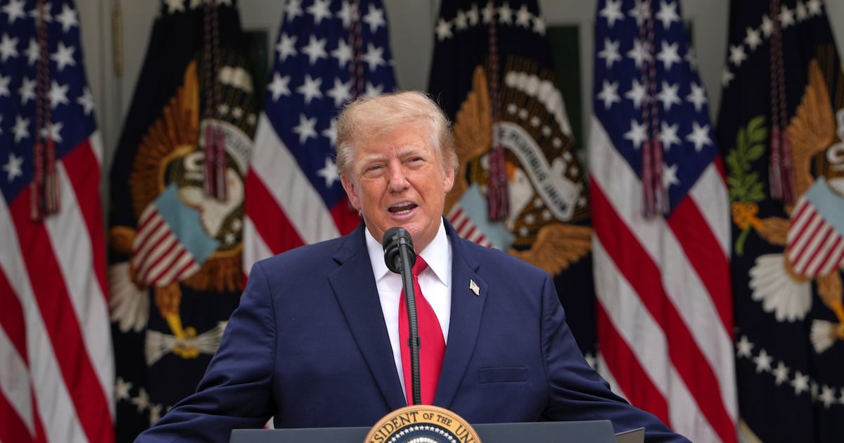A retomada dos ataques da Ucrânia a refinarias russas é 'vergonhosa', diz Trump