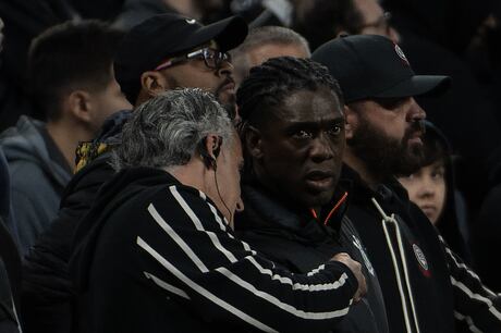 'VAR salva Seedorf': estreia do holandês no Corinthians repercute em jornal espanhol