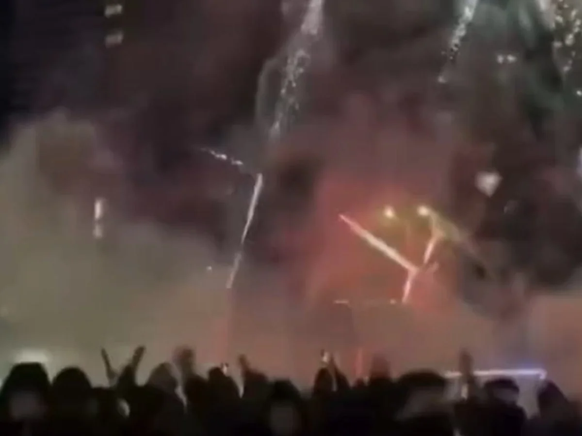 Torcida do Galatasaray solta fogos em hotel do Barcelona de madrugada