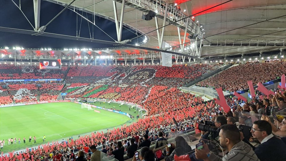 Mosaico da torcida do Flamengo antes de jogo contra Estudiantes — Foto: Davi Ferreira