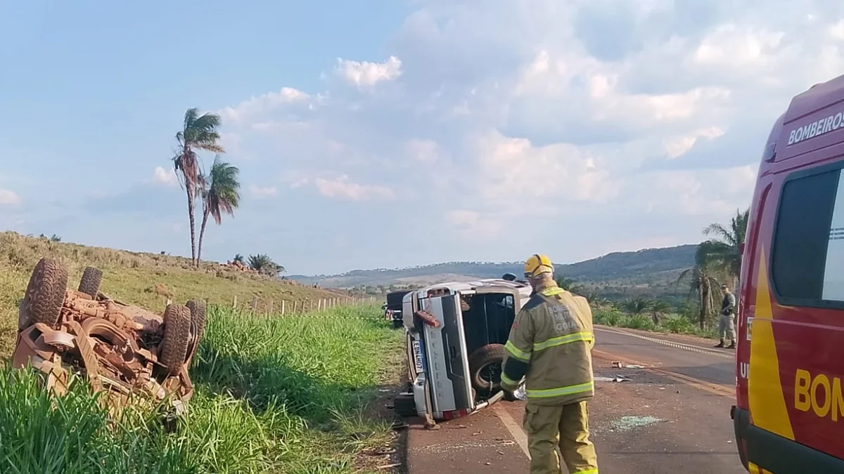 Casal de idosos morre em acidente entre duas caminhonetes em Goiás