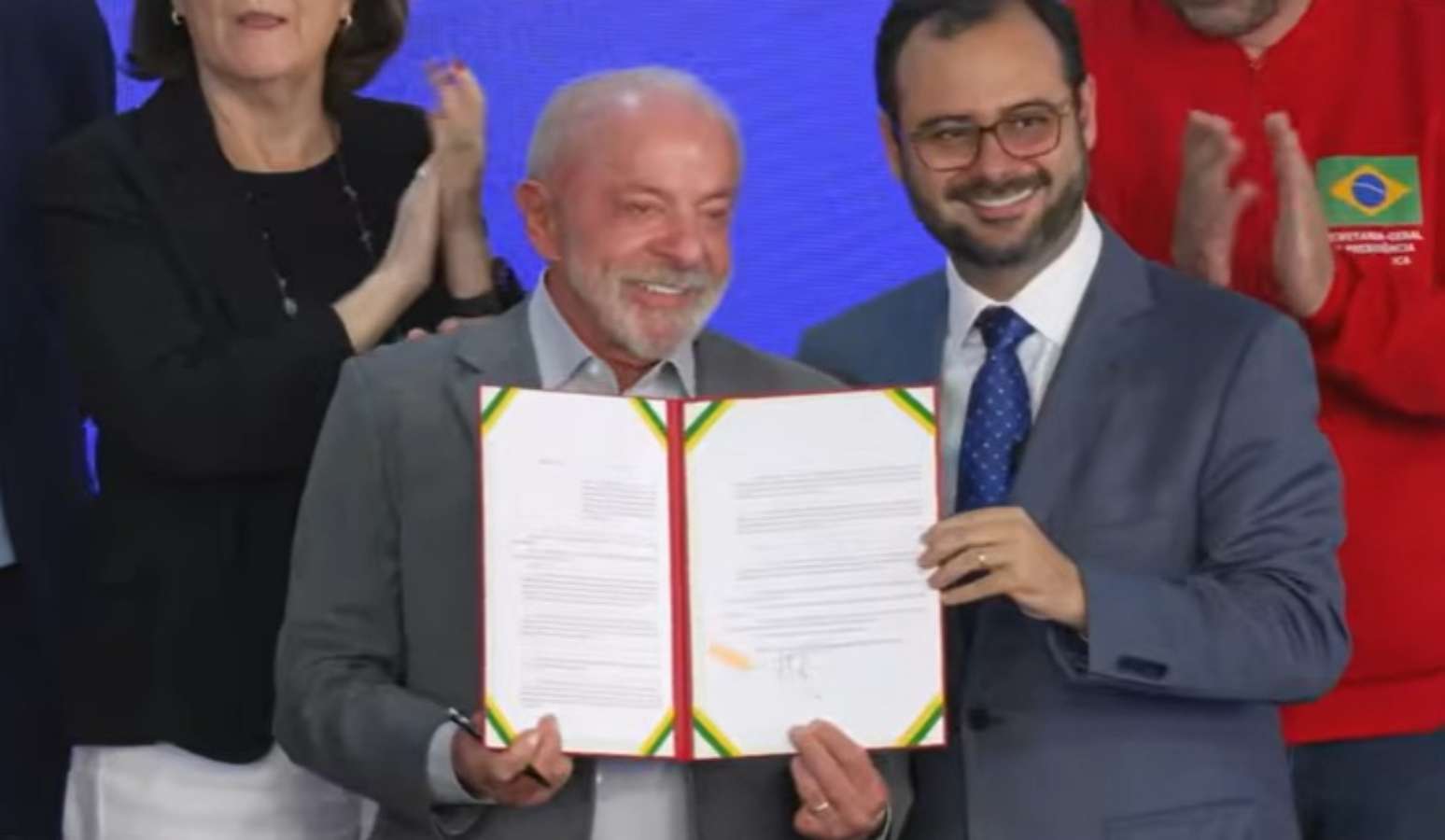 Lula sanciona lei que prev&ecirc; perd&atilde;o de d&iacute;vidas e aumento do teto de faturamento para MEI