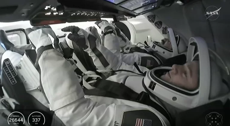 SpaceX Dragon retorna à Terra após 237 dias na estação espacial