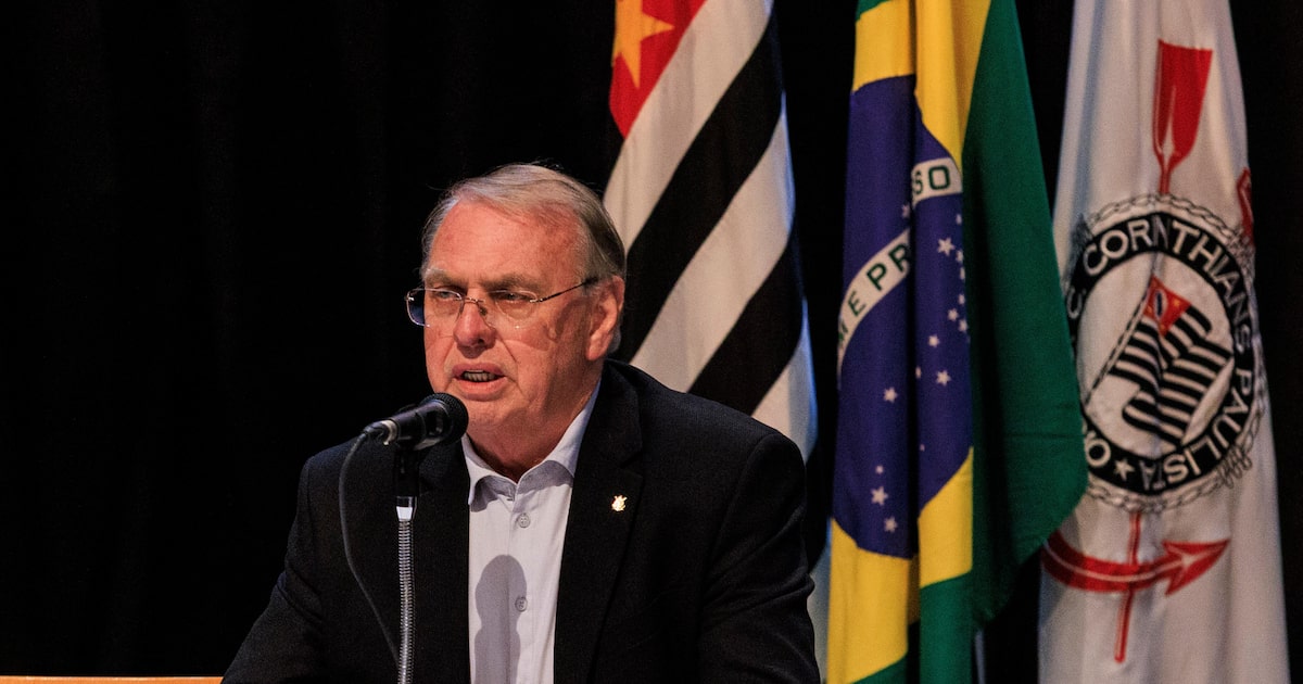 Stabile justifica salários atrasados no Corinthians e nega problemas com elenco