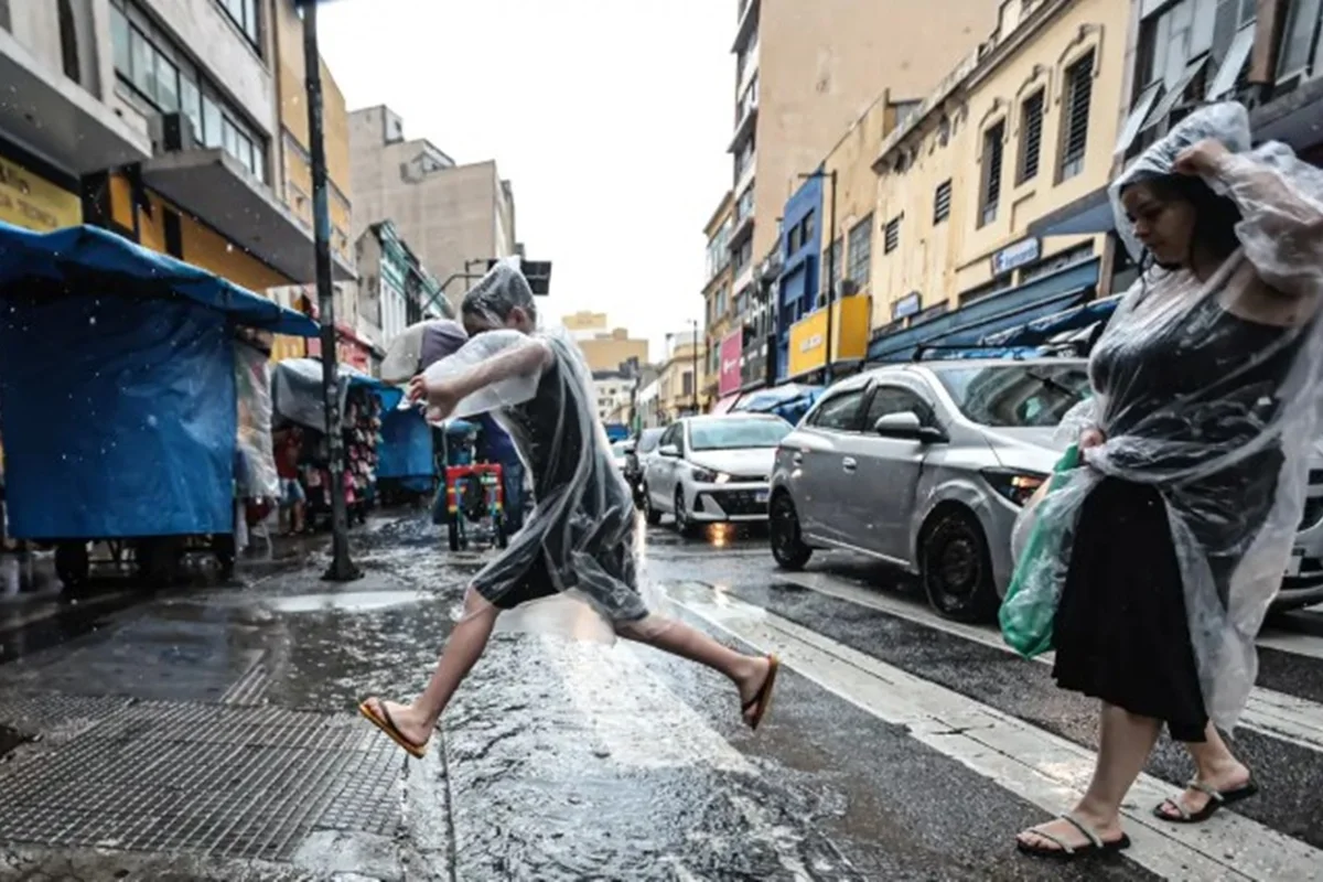 Clima: país tem chuvas fortes no Sul e Sudeste e tempo seco no Nordeste
