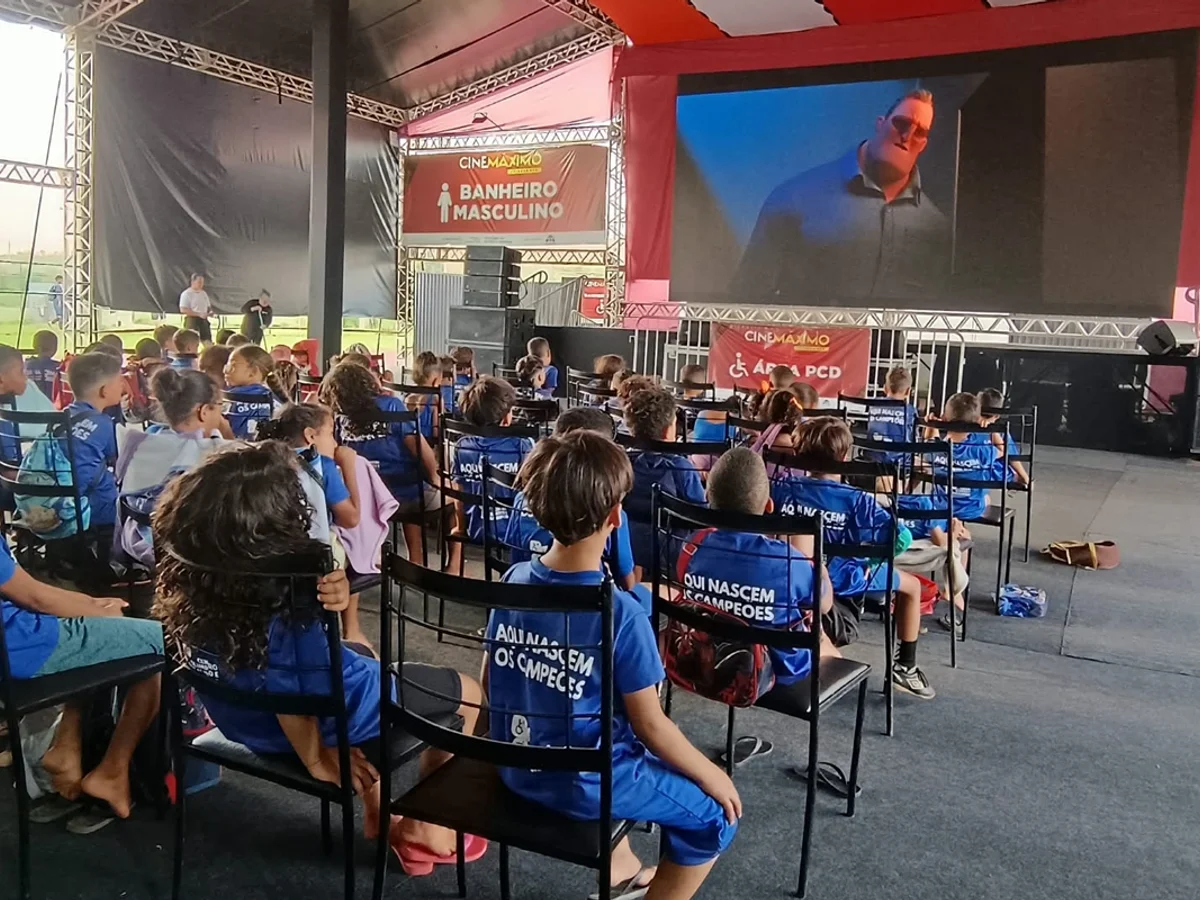 Cinemáximo Itinerante: estreia na Estrutural é um sucesso; veja programação