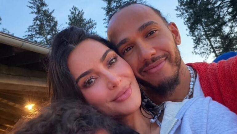 Kim Kardashian afirma que Lewis Hamilton cumpre 55 requisitos da sua lista de parceiro